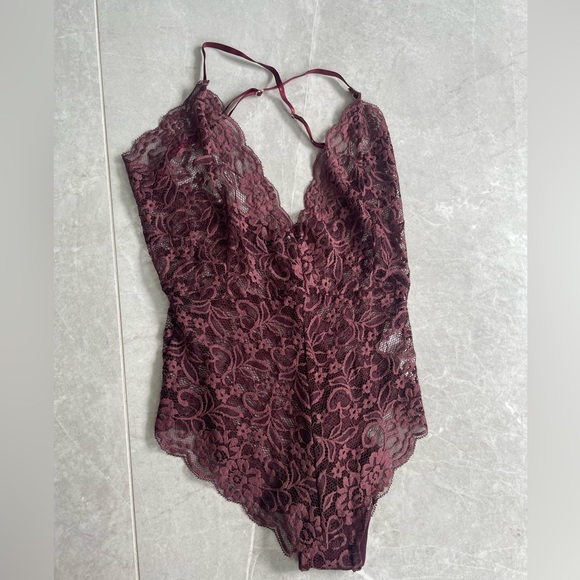Boohoo Burgundy Lace Bodysuit - Picture 2 of 6